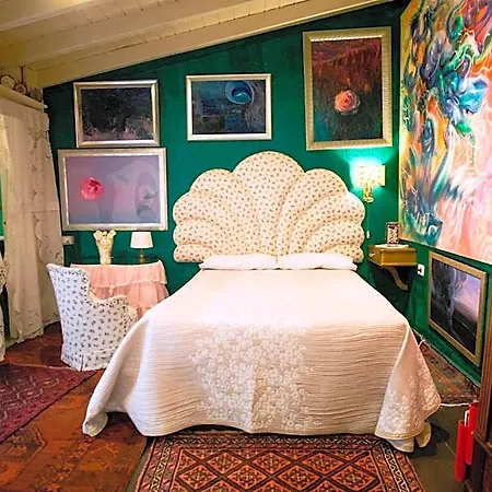 Casa Luminosa Bed & Breakfast 3*
